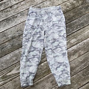 American Eagle XL Camo Cargo Joggers